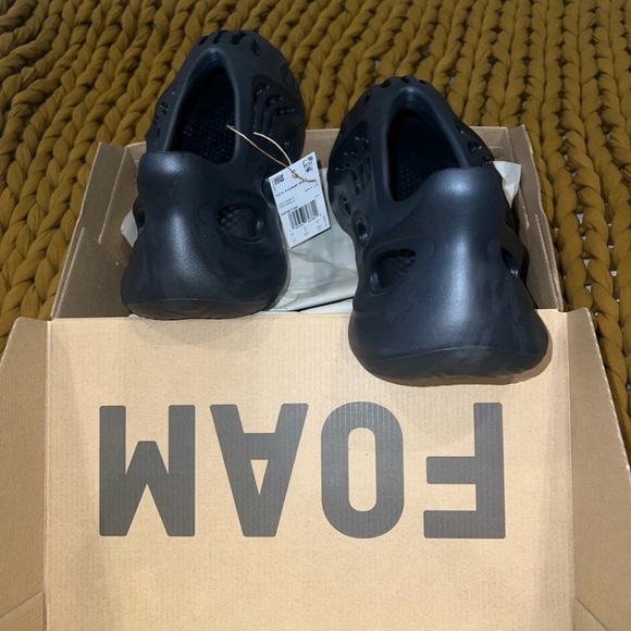 Yeezy Foam Runner - Picture 4 of 8